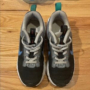 Kids Nike sneakers sz junior 3